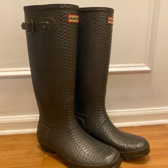 HUNTER CARNABY BOA SNAKE EMBOSSED RAIN BOOTS - PEWTER - Picture 2 of 5